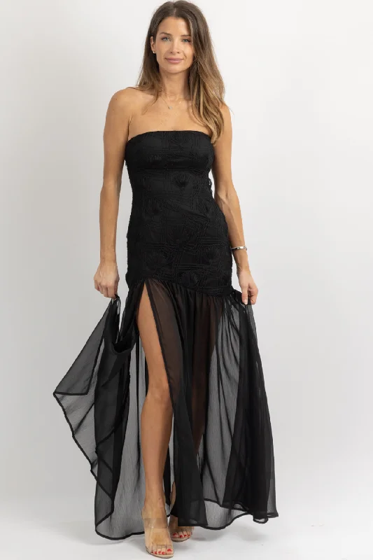 Look and feel your best in our women’s wear   LOUISE LACE MAXI DRESS