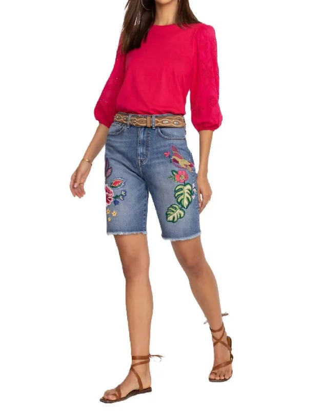 Effortlessly stylish outfits for the modern woman Jeanette Bermuda Short In Medium Worn Wash Effortlessly stylish outfits for the modern woman Jeanette Bermuda Short In Medium Worn Wash
