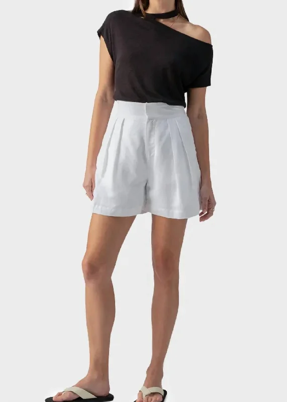 Chic, modern looks for the stylish woman   Pull Me On Short In White