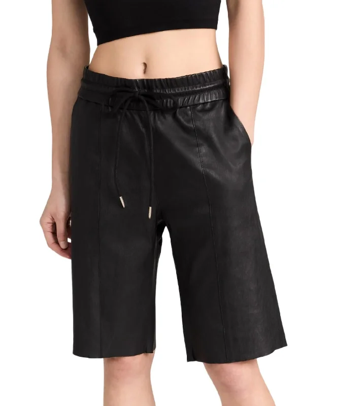 Stylish and comfortable outfits for women   All Star Shorts In Black