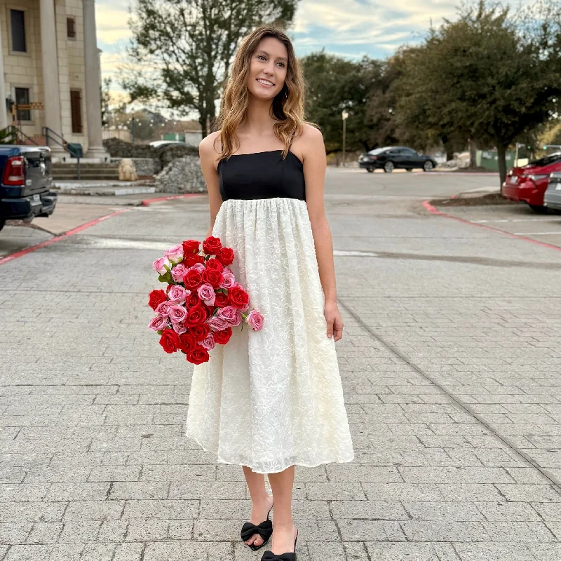 Feminine and fashionable clothing for every wardrobe Princess Feeling Spaghetti Strap Textured Midi Dress Feminine and fashionable clothing for every wardrobe Princess Feeling Spaghetti Strap Textured Midi Dress