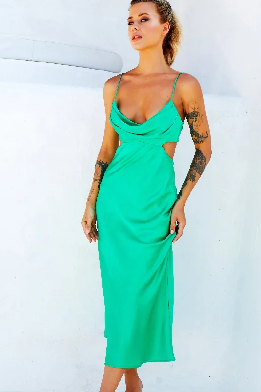 Stylish clothing designed to flatter every woman   Heartbreaker Midi Dress - Emerald