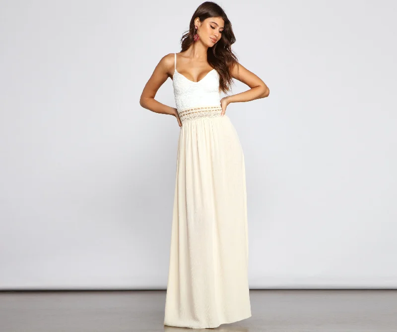 Fashion pieces that complement every woman’s style   Crochet Cutie Linen Maxi Dress