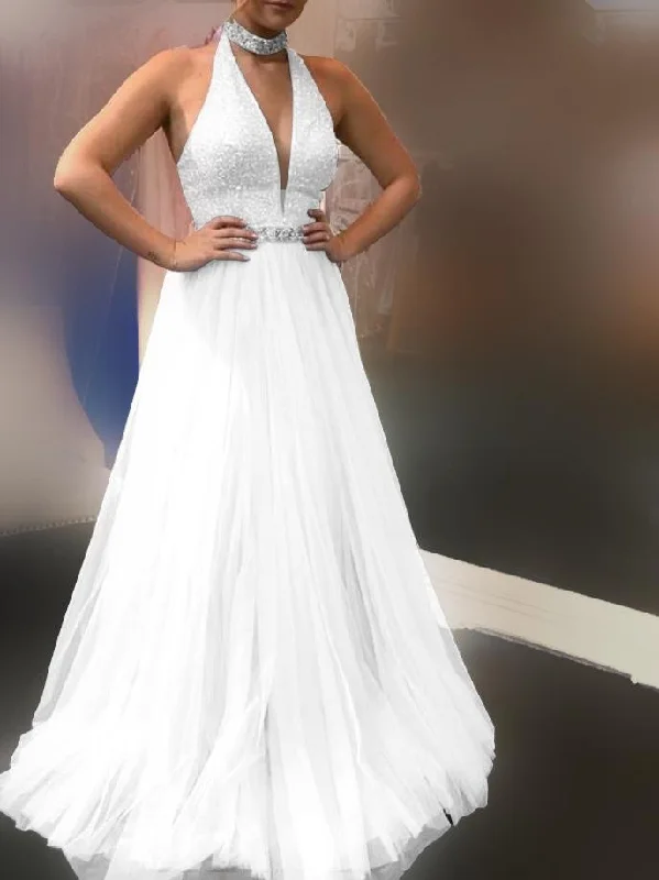 Bold and sophisticated looks for every woman V-neck Sleeveless Halterneck Fashion Dress Bold and sophisticated looks for every woman V-neck Sleeveless Halterneck Fashion Dress
