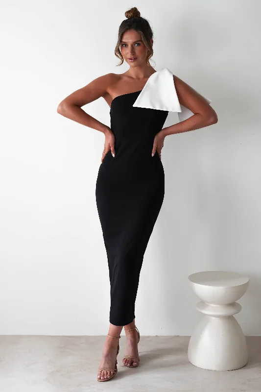Everyday essentials for a stylish wardrobe   Freyja Bodycon Midi Dress | Black