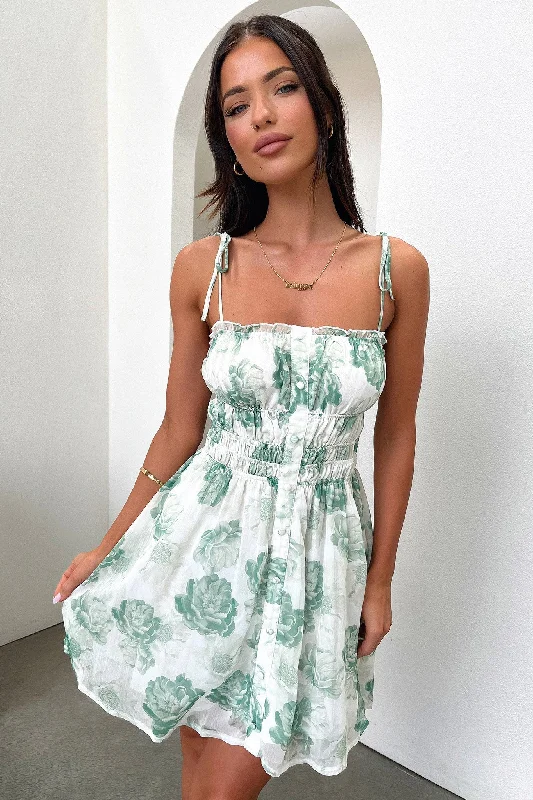 Discover the latest trends in women’s fashion   Lilah Dress - Green Floral