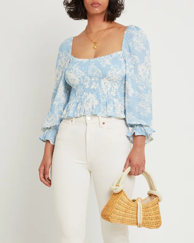 Comfortable yet stylish outfits for women on the go   Cari Top