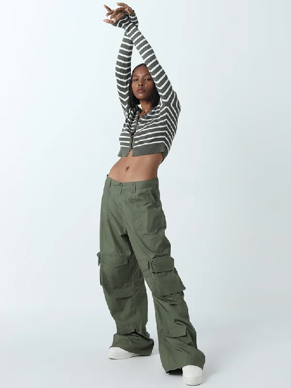 Refresh your wardrobe with stylish women’s outfits Nuon Olive Cargo-Style Wide Leg Fit Mid-Rise Trousers Refresh your wardrobe with stylish women’s outfits Nuon Olive Cargo-Style Wide Leg Fit Mid-Rise Trousers