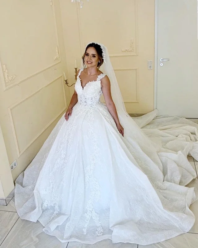 Perfect fashion pieces for the busy woman Vintage Lace V Neck Wedding Dress Ball Gown Perfect fashion pieces for the busy woman Vintage Lace V Neck Wedding Dress Ball Gown