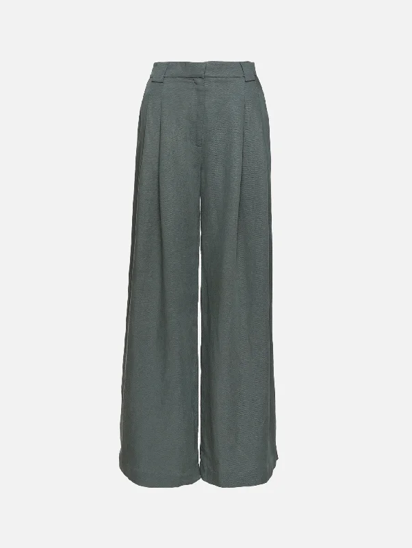 Iconic women’s outfits that never go out of style   Wide Leg Pleat Pant