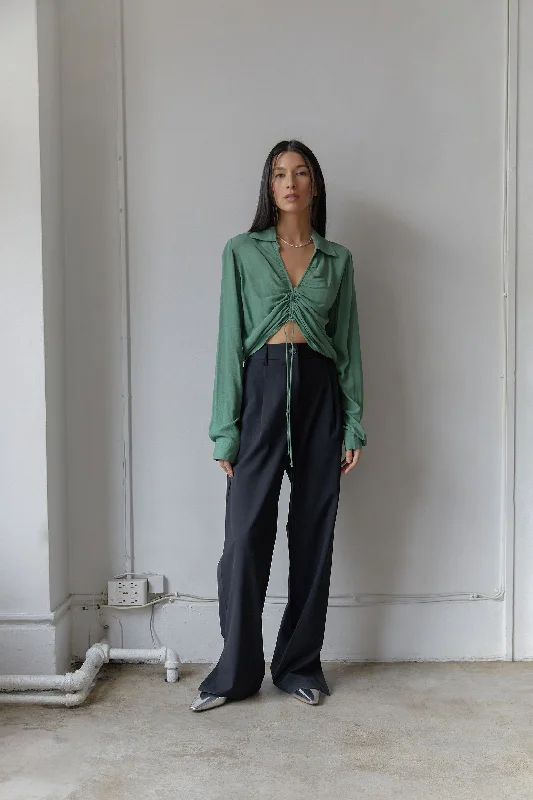 Effortlessly stylish outfits for the modern woman   COLLARED BLOUSE