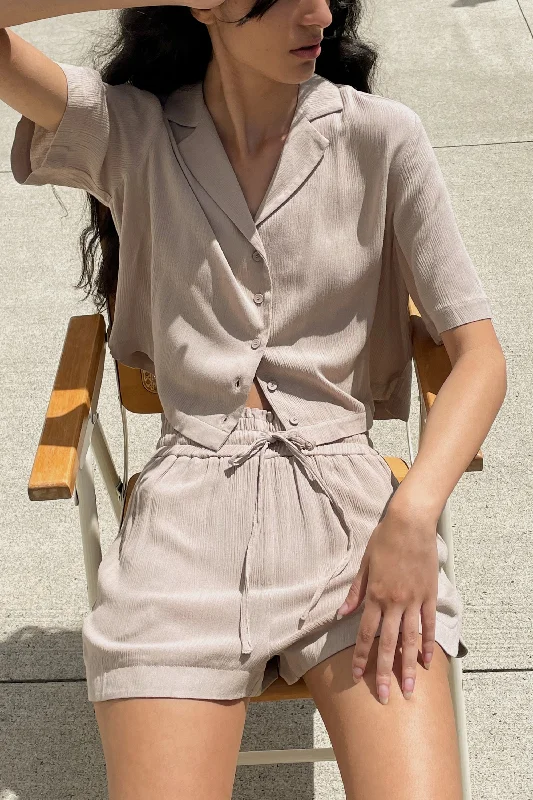 Elevate your style with fashionable women’s clothing   COLLARED SHIRT