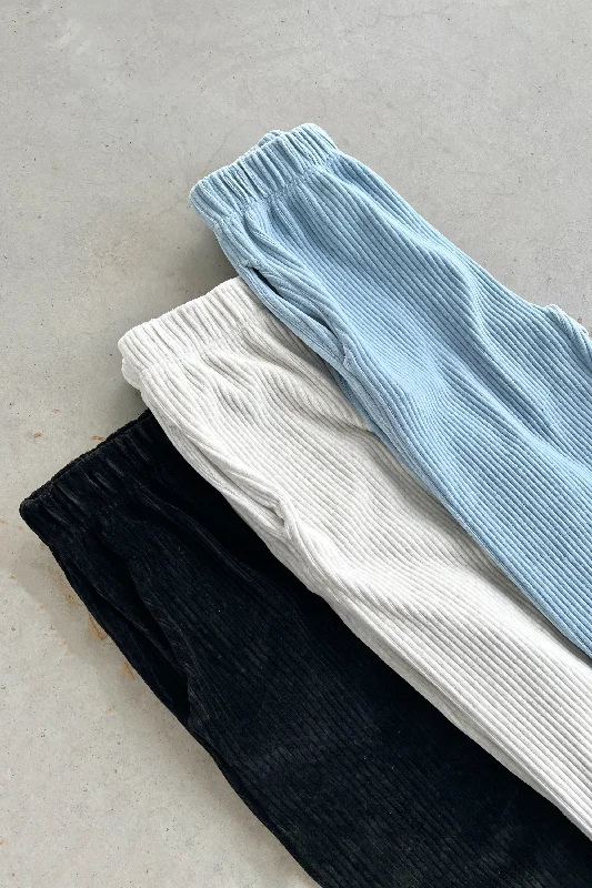 Casual yet chic women’s outfits for work or play   CORDUROY JOGGER