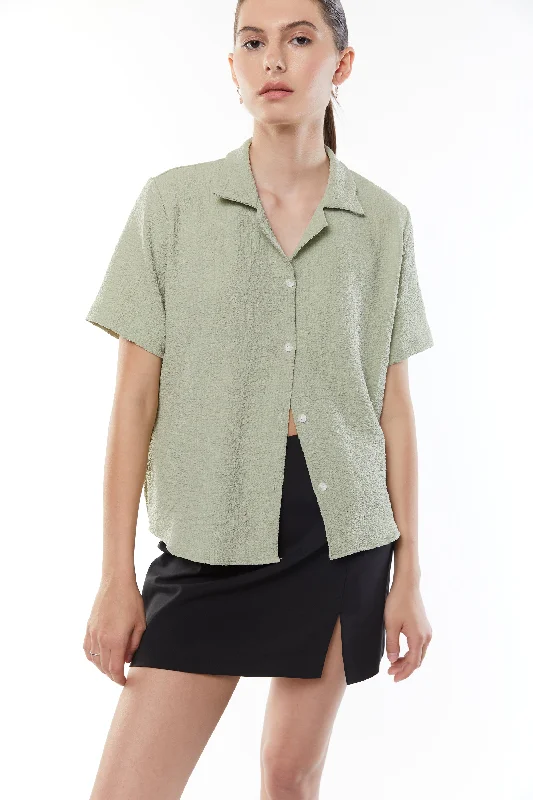 Look and feel your best in our women’s wear   CRINKLE SHORT SLEEVE SHIRT