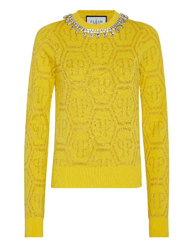 Look and feel your best in our women’s wear   Roundneck Monogram
