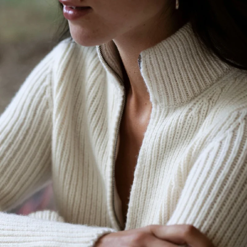 Trendy women’s clothing that suits every taste   Women's Ribbed Zip Cardigan