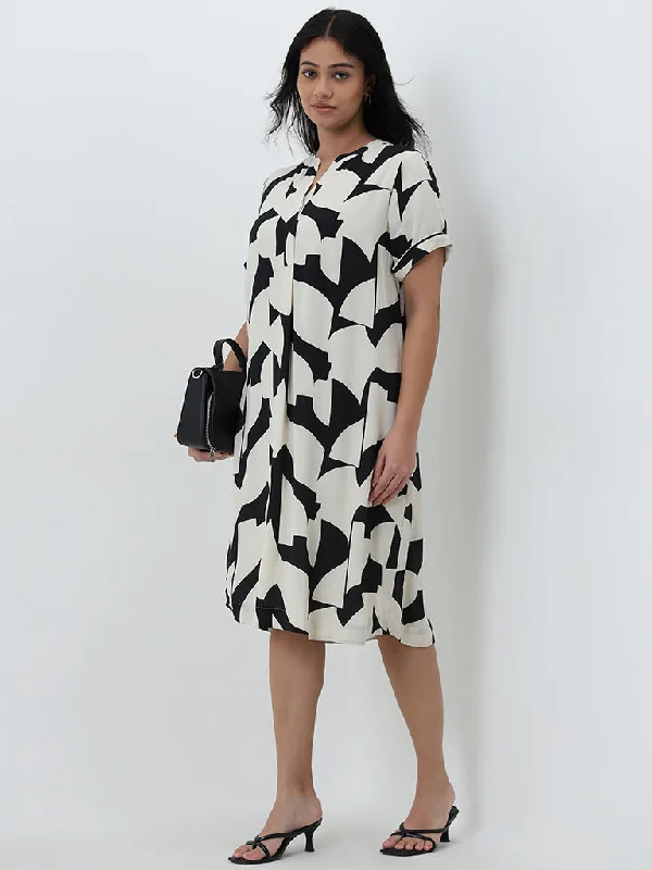 Designer-inspired women’s fashion at affordable prices Gia Beige & Black Abstract Straight Dress Designer-inspired women’s fashion at affordable prices Gia Beige & Black Abstract Straight Dress