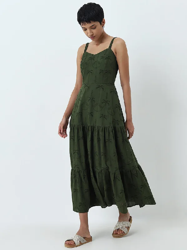 Iconic women’s outfits that never go out of style LOV Green Schiffli Design Tiered Cotton Dress Iconic women’s outfits that never go out of style LOV Green Schiffli Design Tiered Cotton Dress