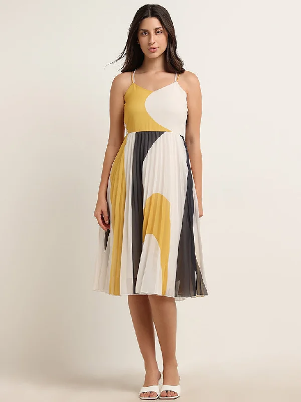 Casual outfits that elevate your style Wardrobe Yellow Accordion Pleated A-Line Dress Casual outfits that elevate your style Wardrobe Yellow Accordion Pleated A-Line Dress