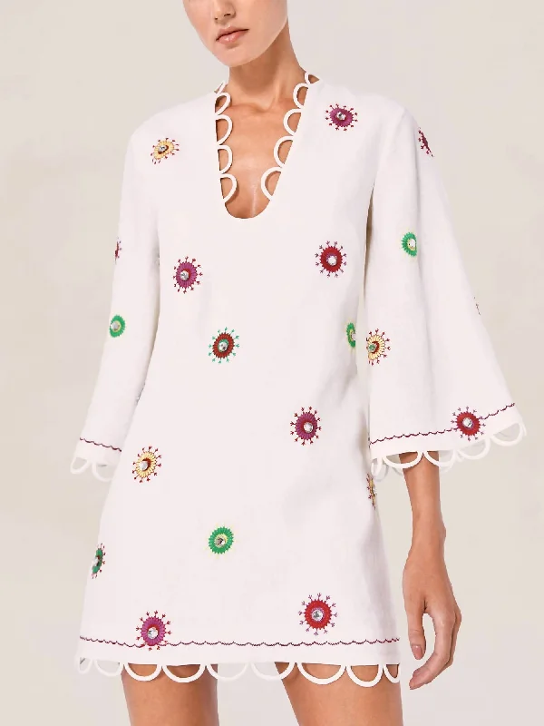 Look and feel your best in our women’s wear   Ollie Dress In Mirrored Medallion