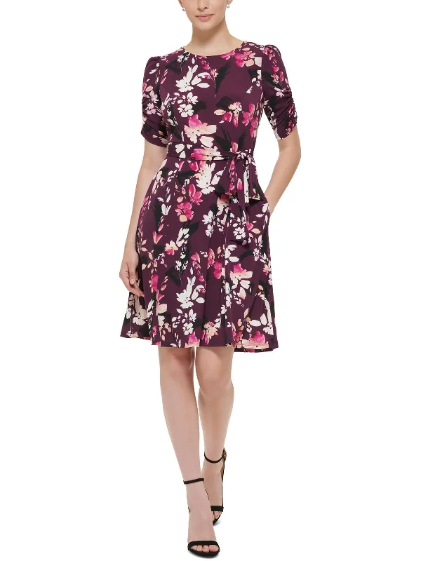 Designer-inspired women’s fashion at affordable prices Petites Womens Floral Knee-Length Shift Dress Designer-inspired women’s fashion at affordable prices Petites Womens Floral Knee-Length Shift Dress