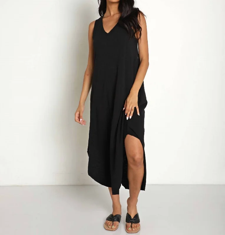 The ultimate guide to stylish women’s fashion   The Reverie Slub Dress In Black