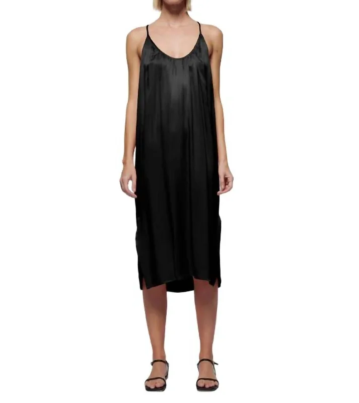 A perfect wardrobe for fashionable women   Liliana U-Neck Tank Dress In Black