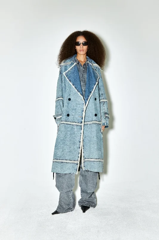 Sleek and sophisticated fashion for modern women   MAGNUM coat light blue