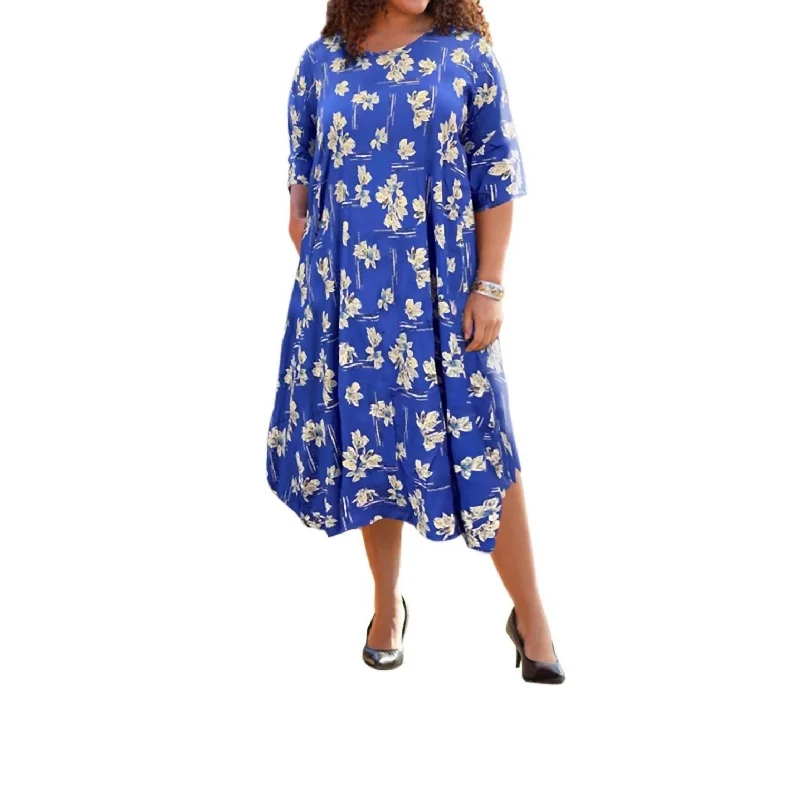 Latest fashion trends for modern women Printed 3/4 Sleeve Edyth Dress - Plus Size In Blue Floral Latest fashion trends for modern women Printed 3/4 Sleeve Edyth Dress - Plus Size In Blue Floral