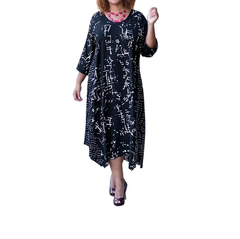 Feminine and fashionable clothing for every wardrobe Printed Rayon 3/4 Sleeve Edyth Dress - Plus Size In Black Batik Feminine and fashionable clothing for every wardrobe Printed Rayon 3/4 Sleeve Edyth Dress - Plus Size In Black Batik