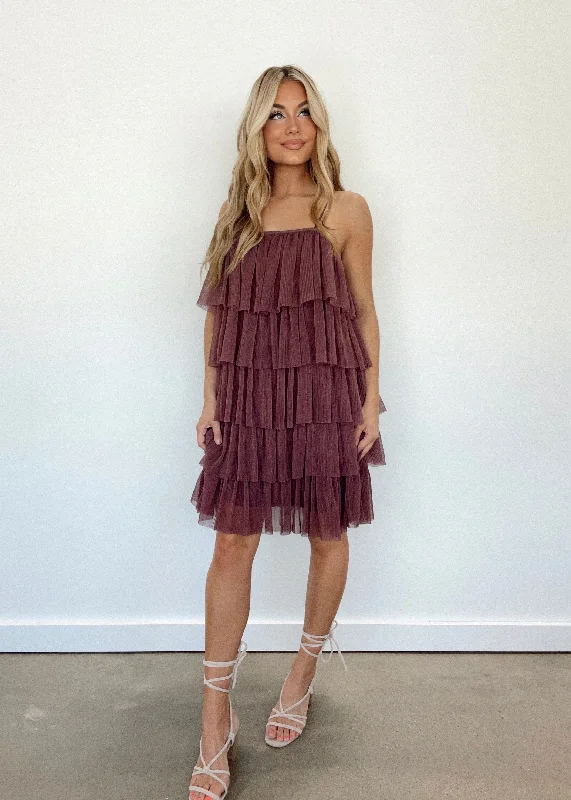 Iconic women’s outfits that never go out of style   Elegant Vows Dress