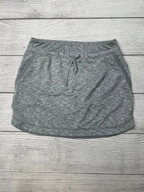 Curated collections for modern, fashionable women Grey Athletic Skirt Skort Athleta, Size M Curated collections for modern, fashionable women Grey Athletic Skirt Skort Athleta, Size M