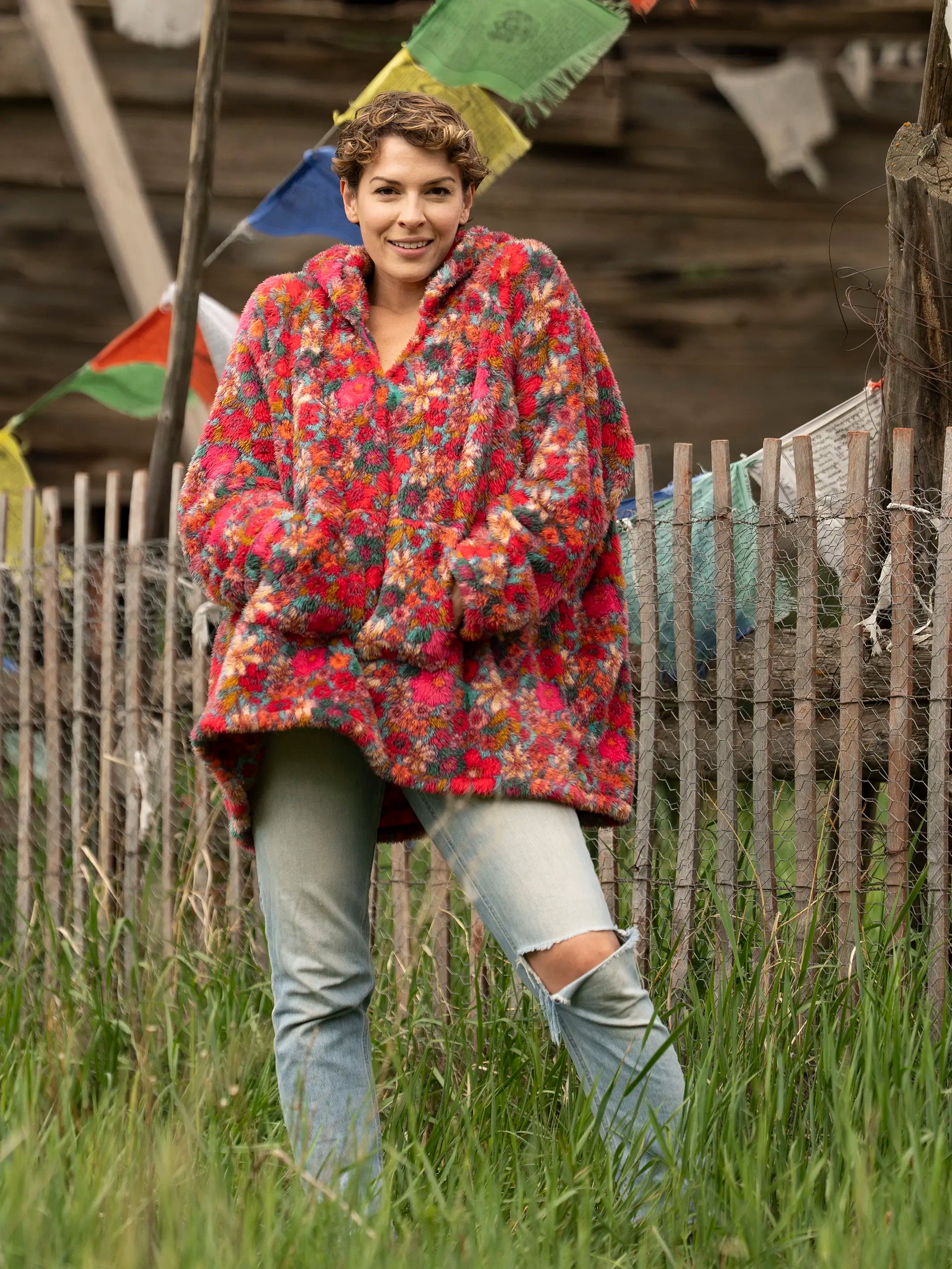 Refresh your wardrobe with trendy women’s apparel Oversized Blanket Hoodie - Turquoise Pink Retro Floral Refresh your wardrobe with trendy women’s apparel Oversized Blanket Hoodie - Turquoise Pink Retro Floral
