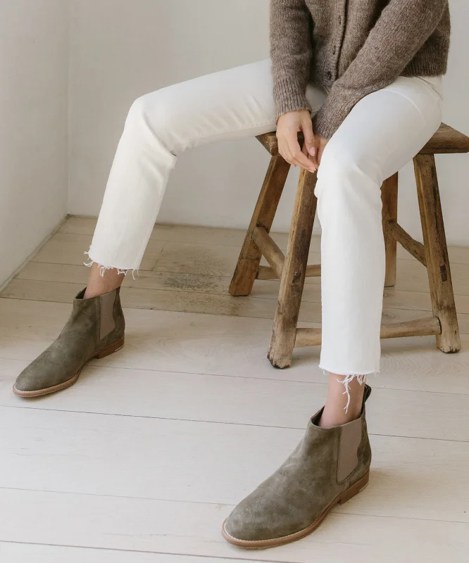 Trendy women’s clothing that suits every taste   Suede Chelsea Boot