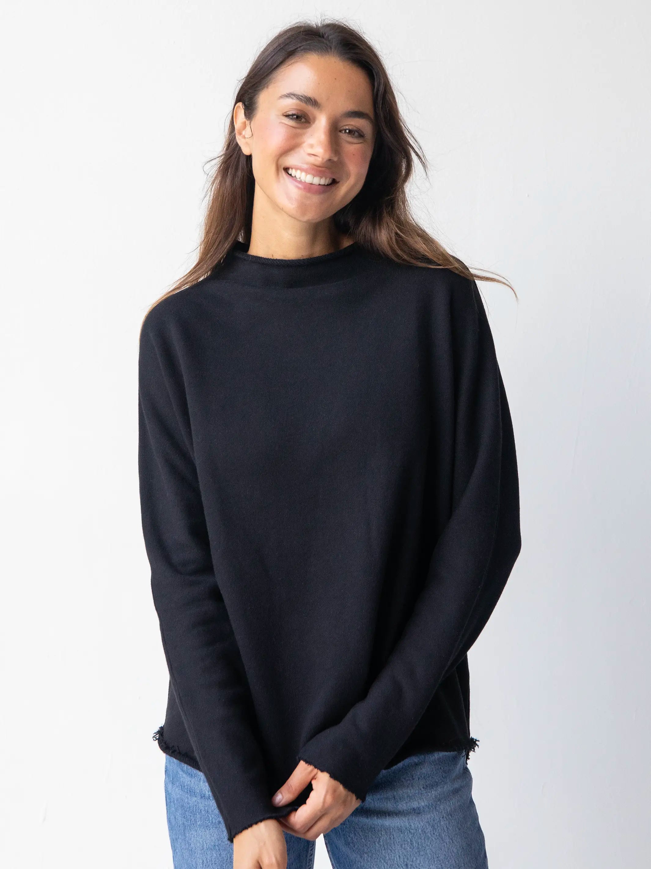 Everyday essentials for a stylish wardrobe   Tailored Fit Cotton Sweatshirt - Black