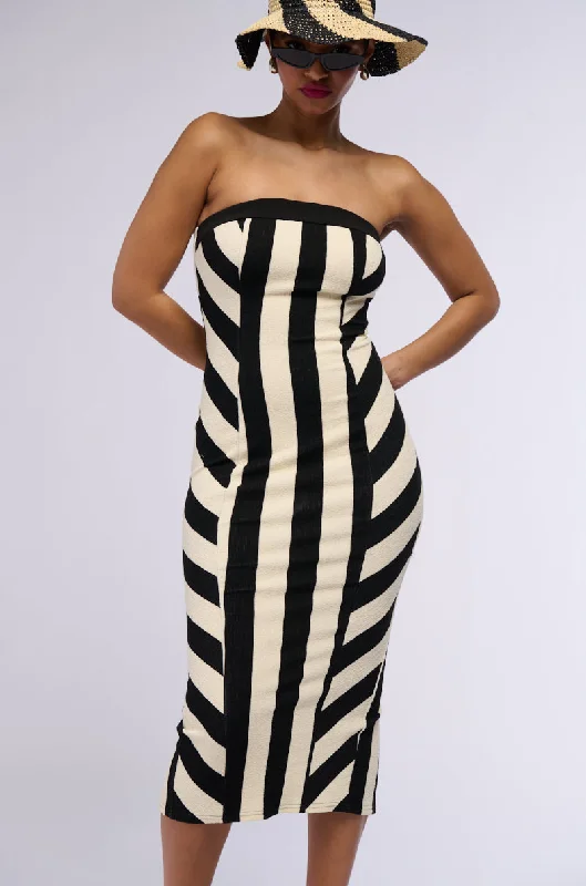 Versatile outfits to transition from day to night   COMO STRAPLESS MIDI DRESS