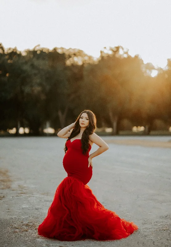 Fashionable clothing that fits every occasion   Sleeveless Tulle Maternity Gown