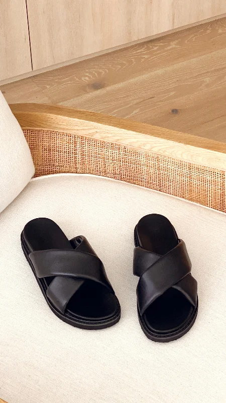 Uncover unique pieces for your perfect wardrobe   Zetland Slide - Black