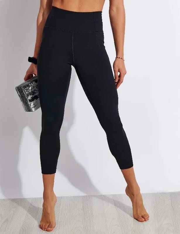 Fashion pieces that complement every woman’s style Compressive High Waisted 7/8 Legging - Black Fashion pieces that complement every woman’s style Compressive High Waisted 7/8 Legging - Black