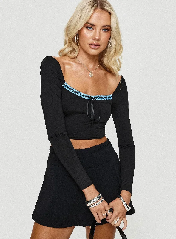 Effortlessly chic fashion for today’s woman   Aryan Long Sleeve Top Black
